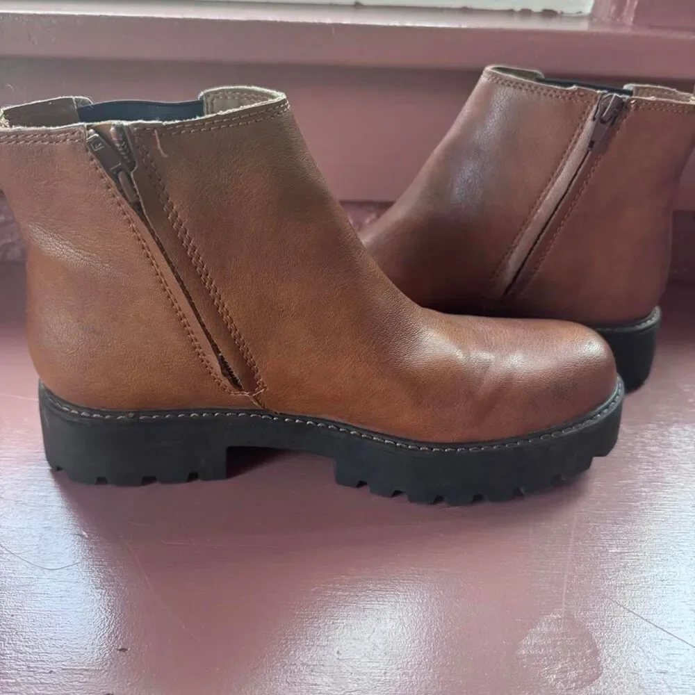 Zodiac Women's Cognac Chelsea Ankle Boots - Size 9
